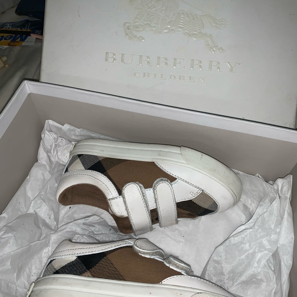 Burberry children sneakers white with straps